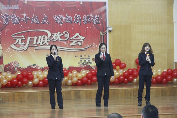6.合唱《一个像夏天,一个像秋天》.jpg
